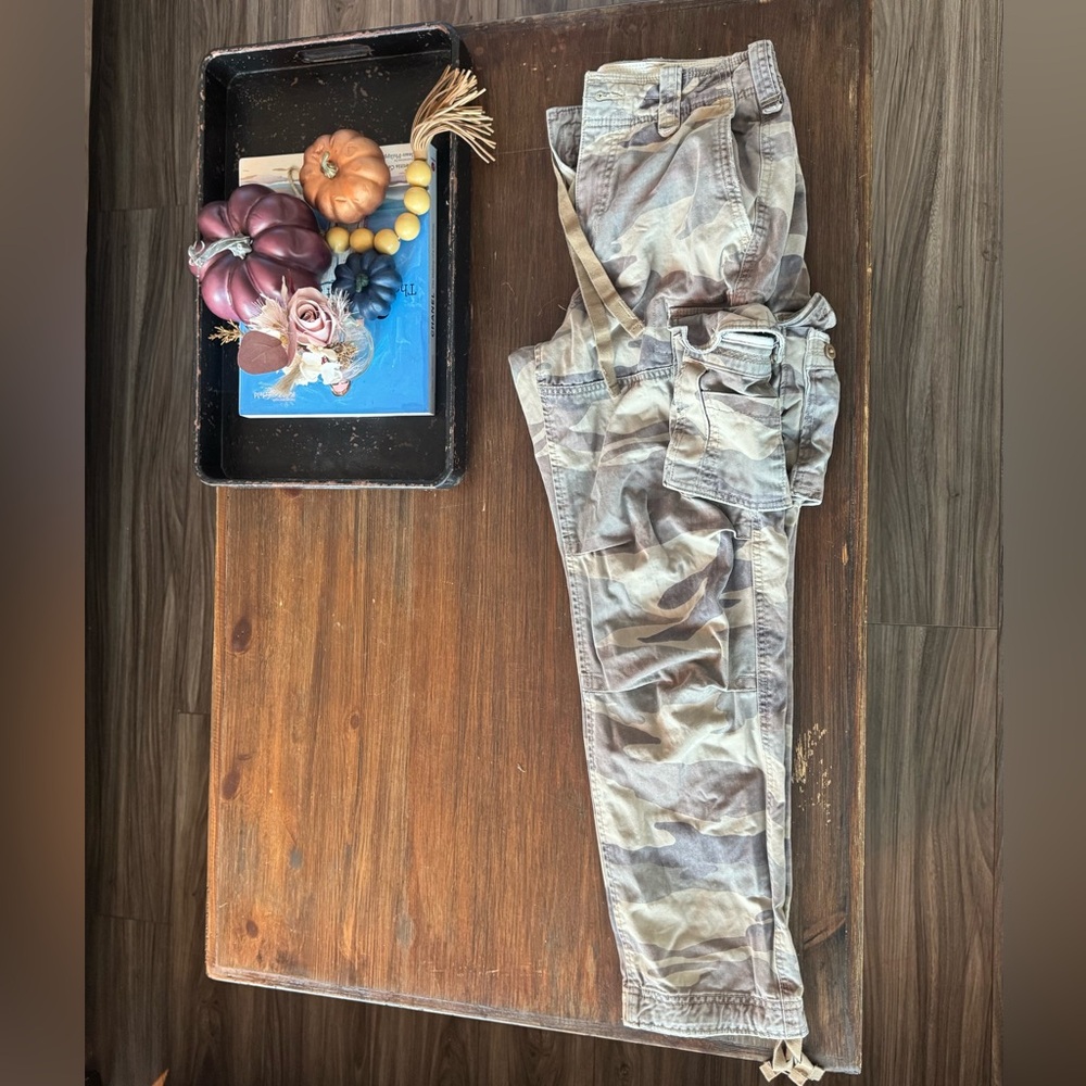 Abercrombie & Fitch Men’s Cargo Pants – Camo Print